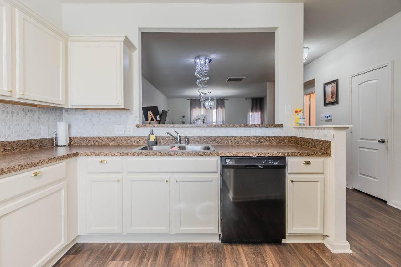 Luxury 5Br Dallas Retreat With Business Amenities - Perfect For Business Travelers, Families & Groups Buitenkant foto