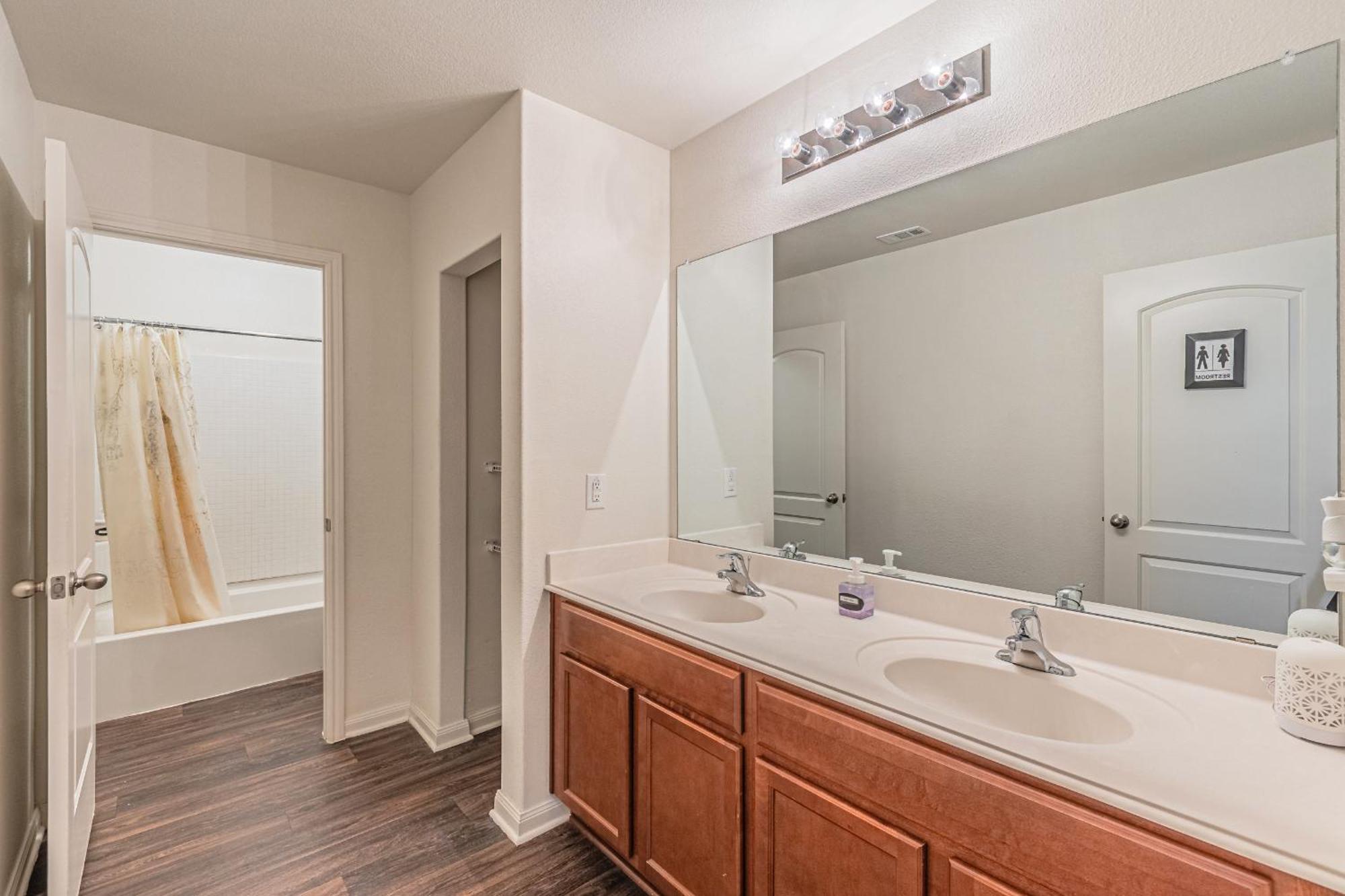 Luxury 5Br Dallas Retreat With Business Amenities - Perfect For Business Travelers, Families & Groups Buitenkant foto