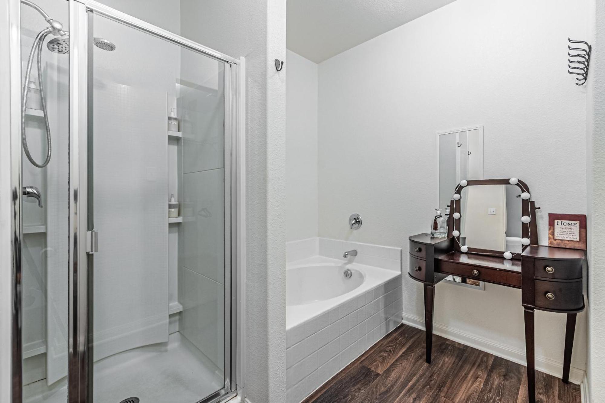 Luxury 5Br Dallas Retreat With Business Amenities - Perfect For Business Travelers, Families & Groups Buitenkant foto