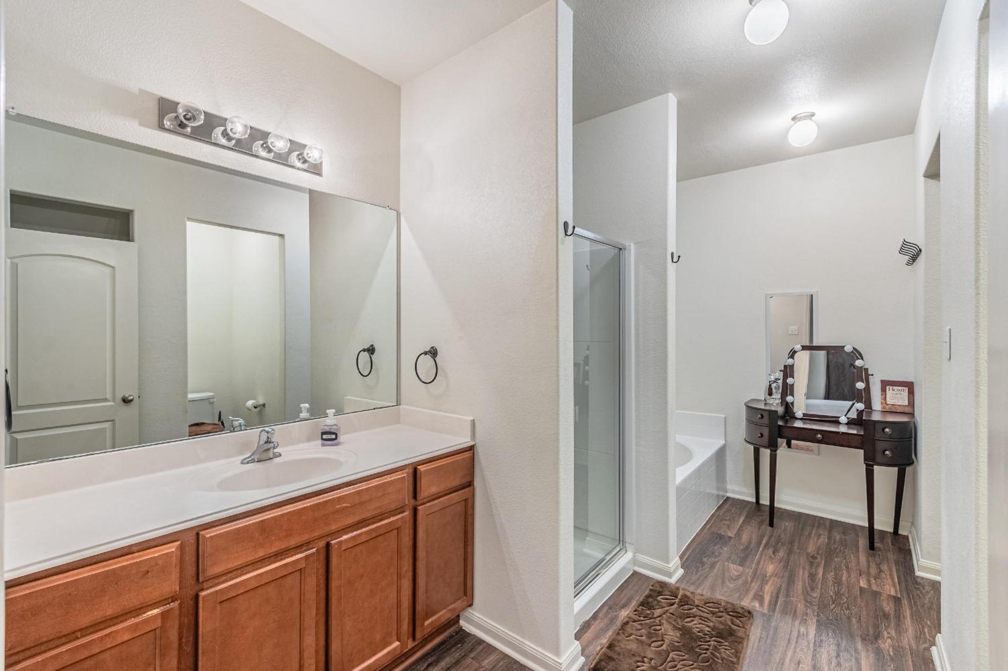 Luxury 5Br Dallas Retreat With Business Amenities - Perfect For Business Travelers, Families & Groups Buitenkant foto